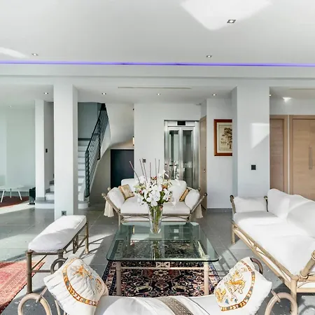 Majestic Cannes Villa, Tranquil Oasis Feriehus *